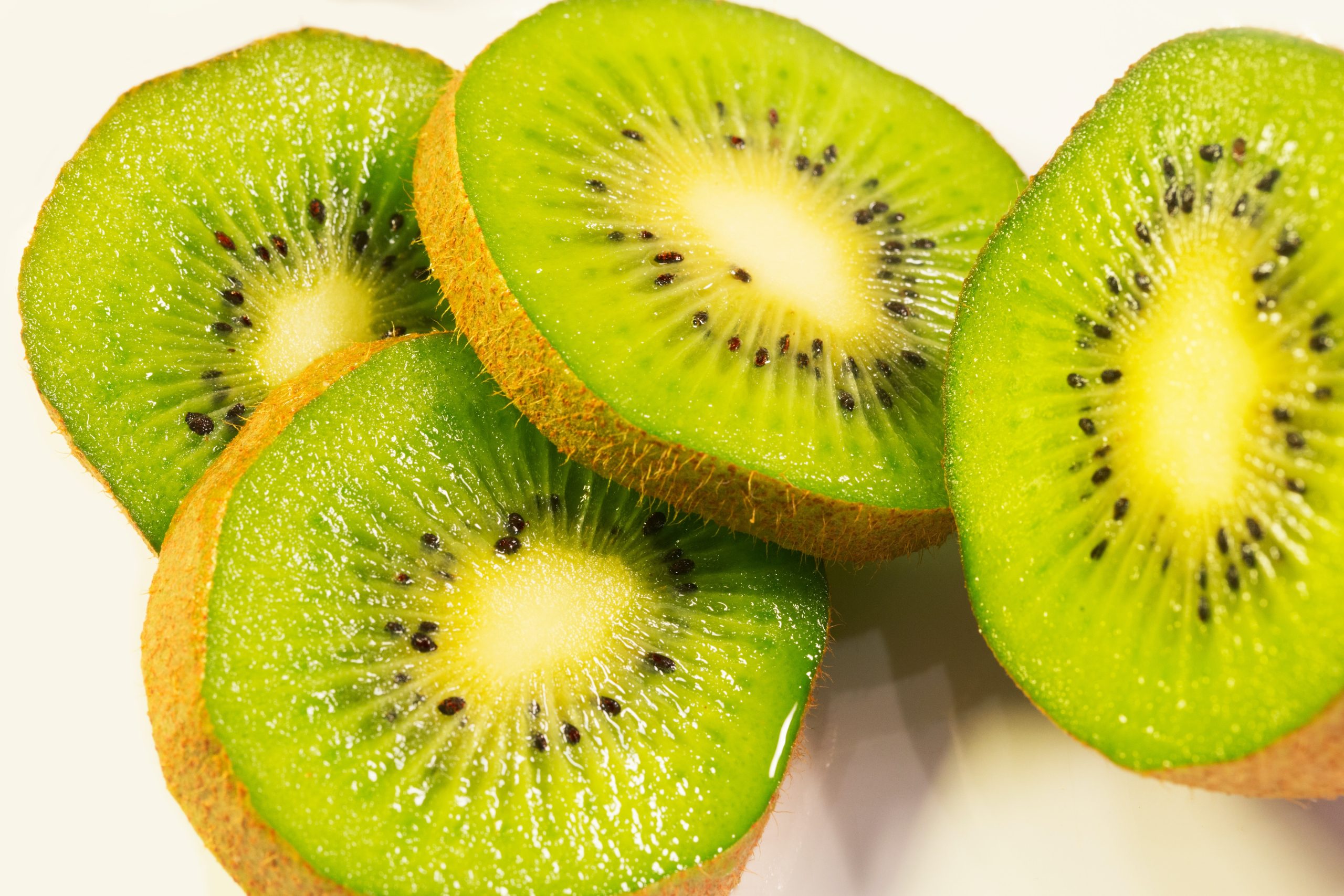 Fresh Organic Kiwi fruit Clamshell